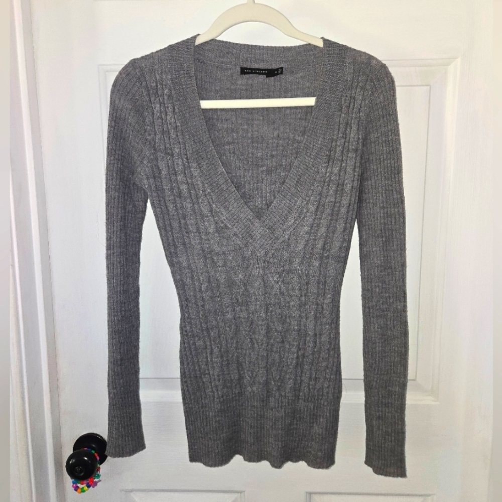 The Limited Gray V-Neck Casual Knit Sweater